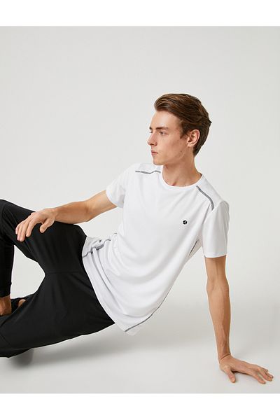 Koton Tricou sport cu dungi cu imprimeu detaliat, țesătură respirabilă, cu gâtul rotund