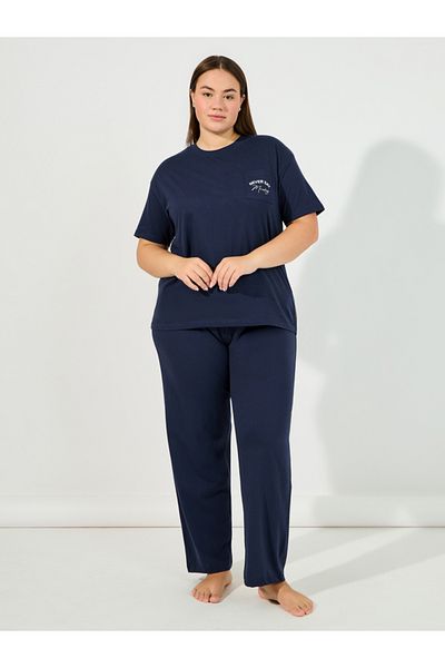 Styli Plus Size Slogan Pocket Print T-Shirt & Ruffle Waistband Pyjama Set
