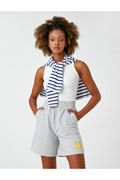 Koton Μίνι σορτς με χοντρή ελαστική μέση, τσέπες, λεπτομέρεια ετικέτας