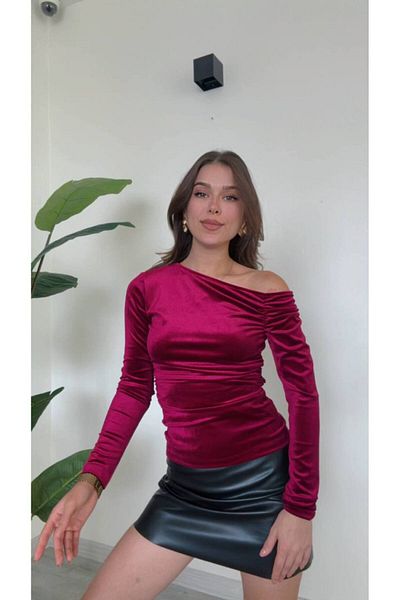 Butik Beyza Bluză din catifea cu gât barcă