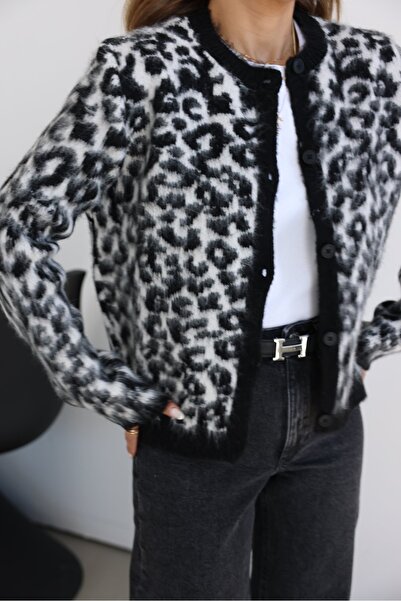 Jose Clothing Women's Durres Black and White Leopard Print Wool Look Knitwear Sweater