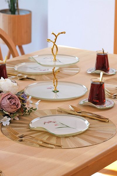 Glore Crocus Gold Gilded 6-Piece 25-Piece Cake Tea Treat Set