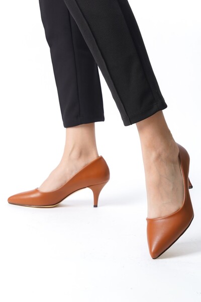 Ayakkabı Podyumum "STILETTO" جلد أسمر 5 سم كعب رفيع بمقدمة مدببة مغلقة للموسم...