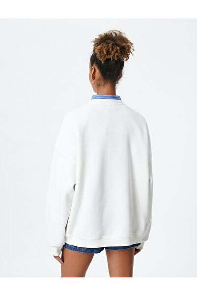 Koton Vysokoškolská mikina s dlouhým rukávem s vyšívaným výstřihem