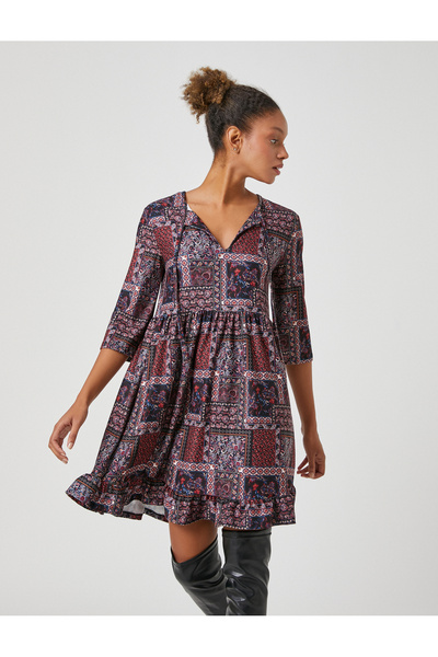 Koton Etnik Desenli Elbise Yarım Kollu Volanlı V Yaka