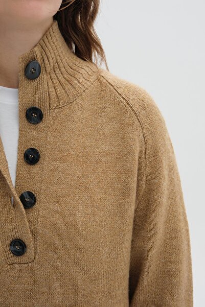 SHERIN Πλεκτό χιτώνα με καφέ κουμπιά Judge Collar