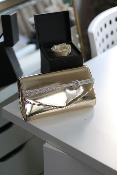 Moom Bag Geantă de umăr de mână rochie de seară cu dungi de piatră din piele lacuită aurie