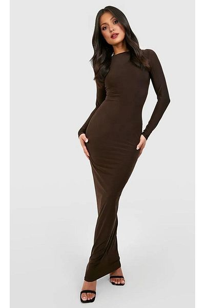 segiza Bitterbraunes, langärmliges, körperbetontes, maßgeschneidertes Maxikleid aus Lycra-Stoff. Bitterbraune Vollform
