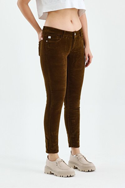 soBasic Close Leg Low Waist Slim Fit Straight Velvet Pants-28 - Brown