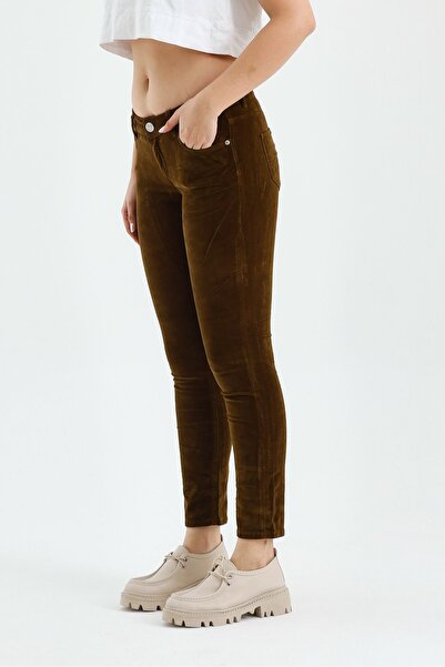 soBasic Close Leg Low Waist Slim Fit Straight Velvet Pants-28 - Brown