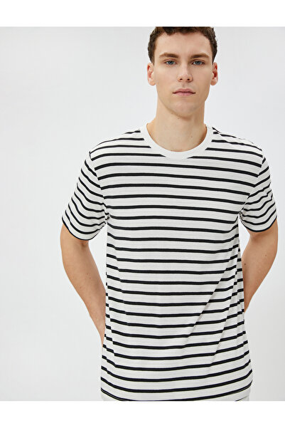 Koton Tričko Slim Fit s krátkým rukávem a výstřihem