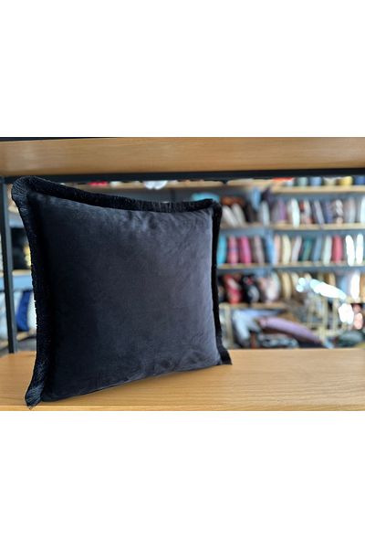 Fabricland Teaca KIRLENT din catifea de matase de culoare neagra cu ciucuri 43x43cm