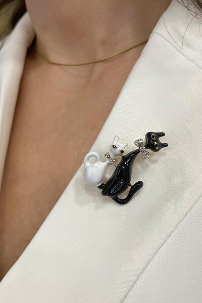 Modex Siyah Beyaz Taş Detaylı İkili Kedi Broş(Ölçü:4cm)