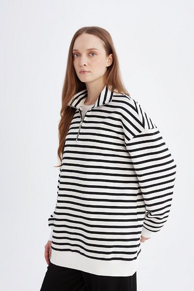 DeFacto Weiche, pelzige, gestreifte Relax-Fit-Sweatshirt-Tunika mit Stehkragen und Reißverschlussdetail E0840ax24wn