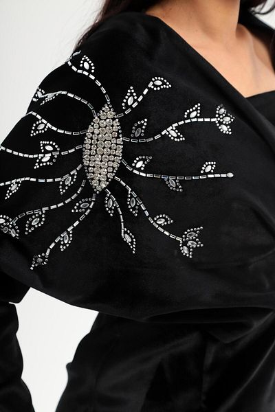 Aperla Βραδινό φόρεμα με μακρυμάνικο πέτρινο κεντημένο μίντι μήκους βελούδο