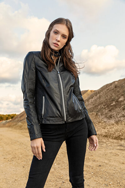 Basics&More سترة جلدية سوداء للمرأة