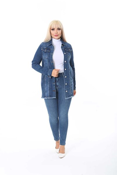 ASSO KADIN  JEANS BÜYÜK BEDEN UZUN RAHAT KALIP ORTA MAVİ PÜSKÜLLÜ ESNEK KOT CEKET