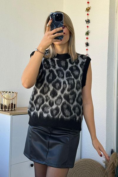 Kubos Moda Gray Leopard Pattern Crew Neck Soft Sweater