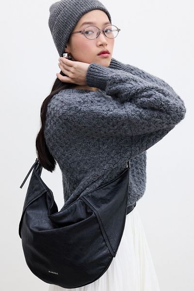 Manuka Czarna miękka skórzana owalna torba typu crossbody