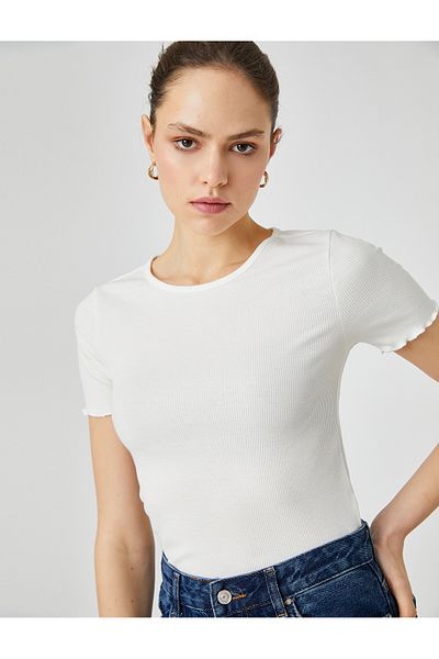 Koton Μανίκια T-Shirt με λαιμόκοψη με λεπτομέρεια από βολάν