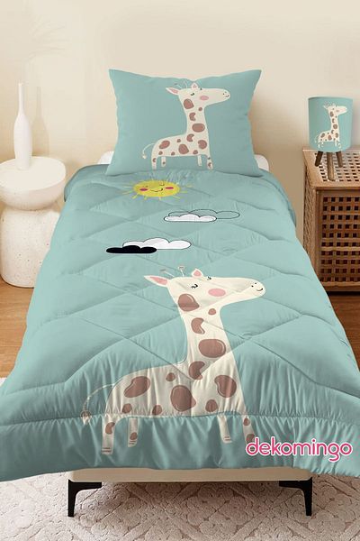 dekomingo WATER GREEN GIRAFFE CLOUDS PATTERNED QUILTED KIDS QUILT AND PILLOW CASE