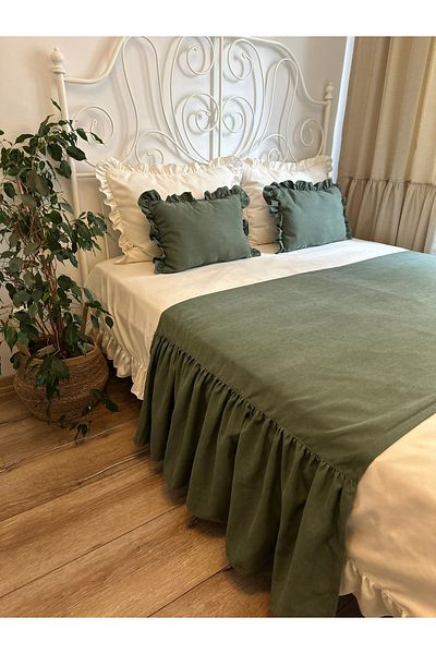 Decamor home Green Ruffled Bed Runner and Throw Pillow Set with Inner Padding
