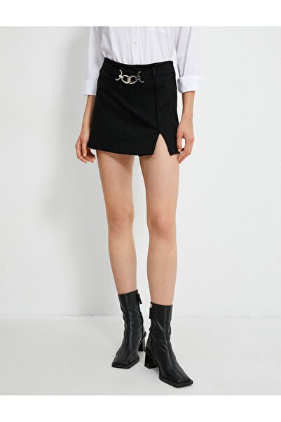 Koton Mini Şort Etek Yırtmaçlı Zincir Kemer Detaylı