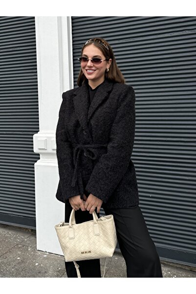 Laluvia Schwarze Blazerjacke aus Kaschmir mit Buklet-Gürtel – 7368