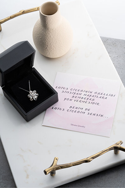 Silvano Jewelry 925 Ayar Gümüş Işıklı Kutuda Beyaz Taşlı Katmanlı Lotus Kolye