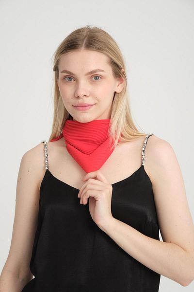 Axesoire 13731-1 Model Red Pleated Bandana Scarf