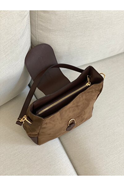 BAGLOVİS SEMIŠOVÁ HNĚDÁ DÁMSKÁ TAŠKA PŘES RAMENO S DETAILY HÁČKU NA ZAVÍRÁNÍ