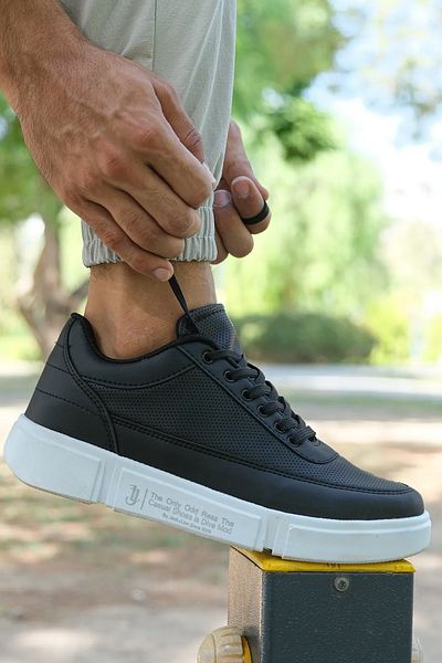 Riccon Schwarze weiße Herren Sneakers 0012x20