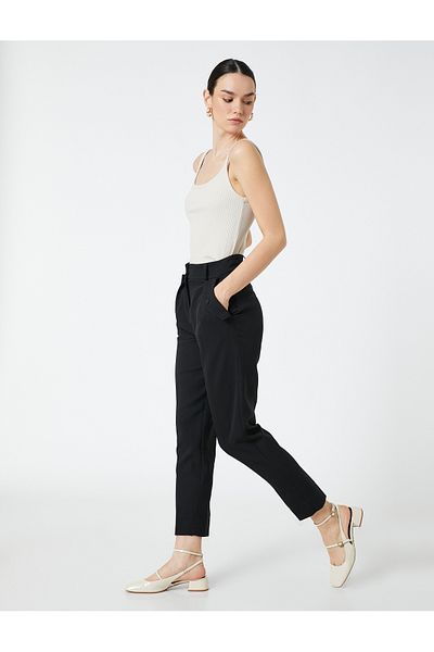 Koton Crop-Hose mit Taschendetail, schmalem Bein und hoher Taille