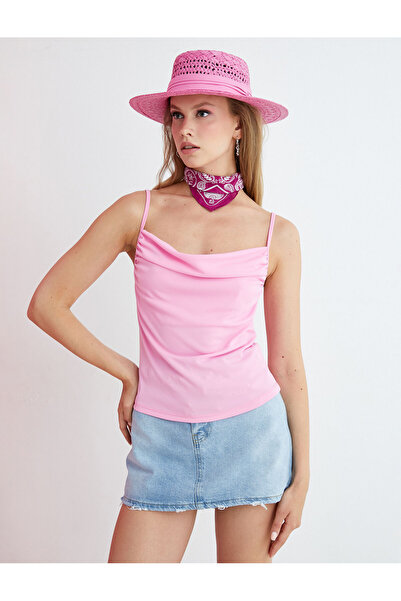 Koton Krótki top Degaje z kołnierzykiem i paskiem