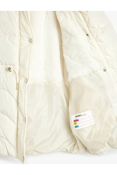 Koton Aufblasbarer Mantel mit Kapuze und Kunstfell-Detail – Gürtel mit Taschen und Reißverschluss