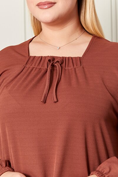 Ferace Γυναικείο φόρεμα με ριμπ τετράγωνο γιακά μεγάλου μεγέθους