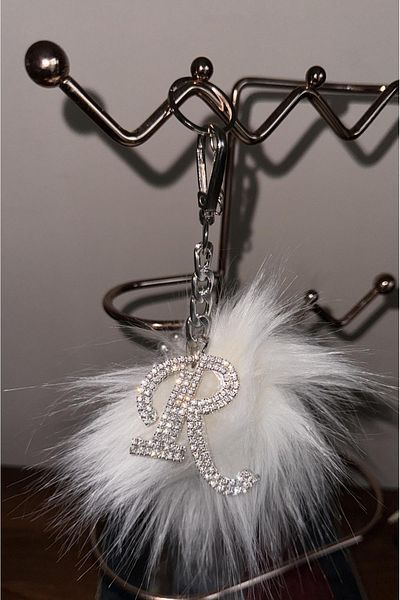 Arabasına Aşıklar Kulubü White Feather Letter R Keychain