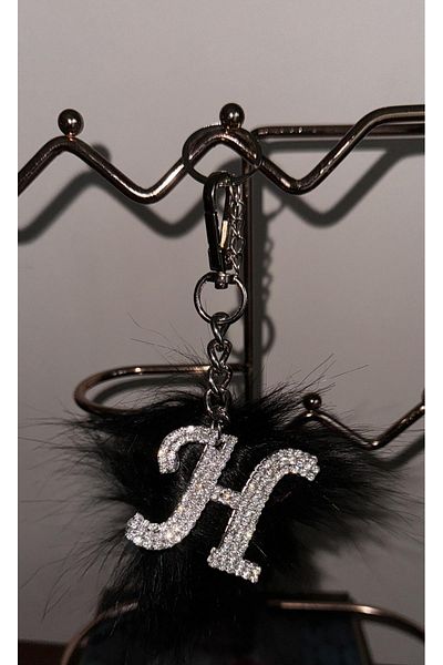 Arabasına Aşıklar Kulubü Black Feather Letter H Keychain