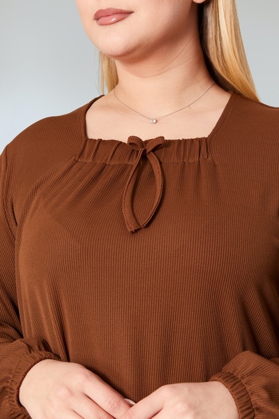 Ferace Γυναικείο φόρεμα με ριμπ τετράγωνο γιακά μεγάλου μεγέθους