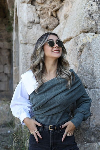 bytugcekaya Μπλούζα με γιακά Madonna Ανθρακί