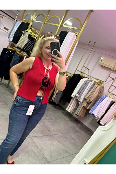 Tuğba Önü Bağlamalı Kırmızı Triko Yelek