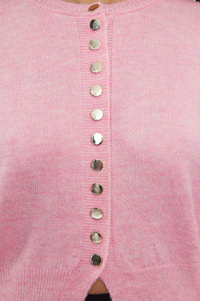 Trendyol Collection Różowy podstawowy kardigan z dzianiny z wyglądem kurtki zapinanej na guziki TWOAW25HI00164