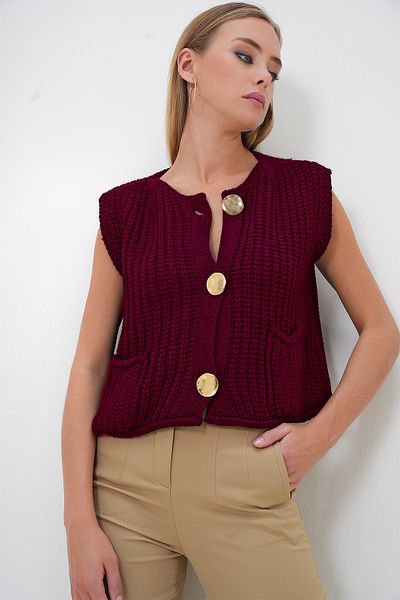 Trend Alaçatı Stili Burgunderrote Strickweste mit goldenen Knöpfen und doppelter Tasche für Damen ALC-X12779