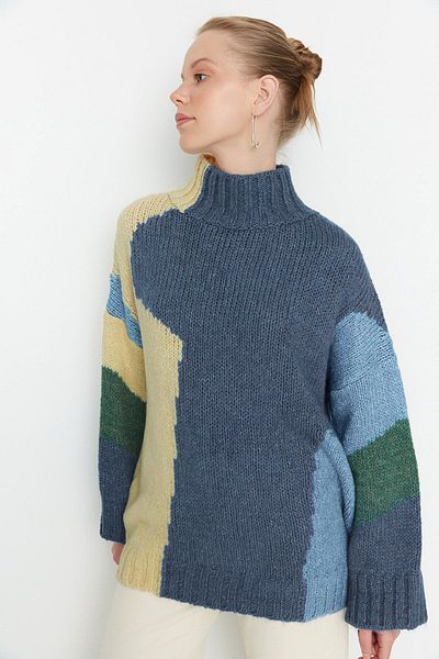 Trendyol Collection Blauer, weicher, strukturierter Farbblock-Strickpullover mit weitem Schnitt TWOAW20XS0047