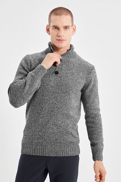 Trendyol Collection Anthrazitfarbener, lässiger Slim-Fit-Strickpullover aus Wolle mit halben Angelknöpfen TMNAW21KZ0394