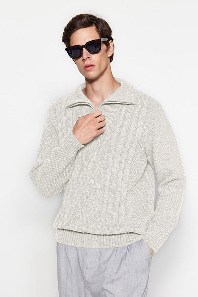 Trendyol Collection Ecrufarbener Pullover aus Haarstrick – halber Rollkragen, normale Passform TMNAW24KZ00047
