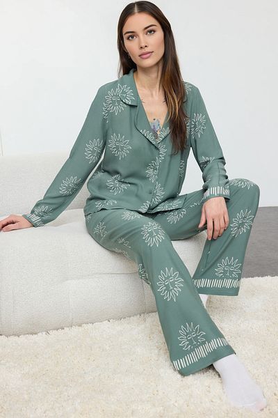 Trendyol Collection Sada viskózového zeleného pyžama se vzorem Sun - Thmaw25Pt00034