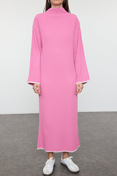 Trendyol Modest Μακρύ πλεκτό φόρεμα με ροζ ραφές TCTAW25EB00001