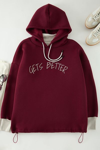 Trendyol Curve Bluza z nadrukiem w prążki w kolorze bordowym, z nadrukiem i szczegółowym napisem - Tbbaw25Ao00033