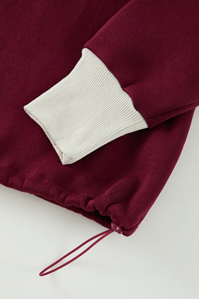 Trendyol Curve Extra Size Rib Detailní Slogan Tištěná Burgundská mikina - Tbbaw25Ao00033